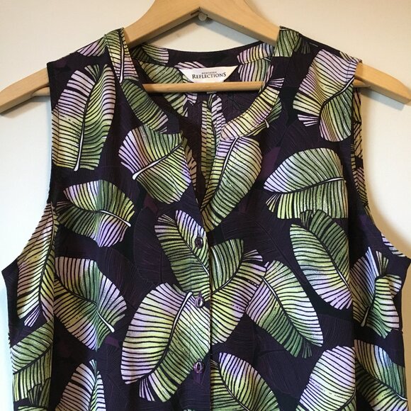 Northern Reflections Banana Leaf Button Down Tank Top - Picture 3 of 13